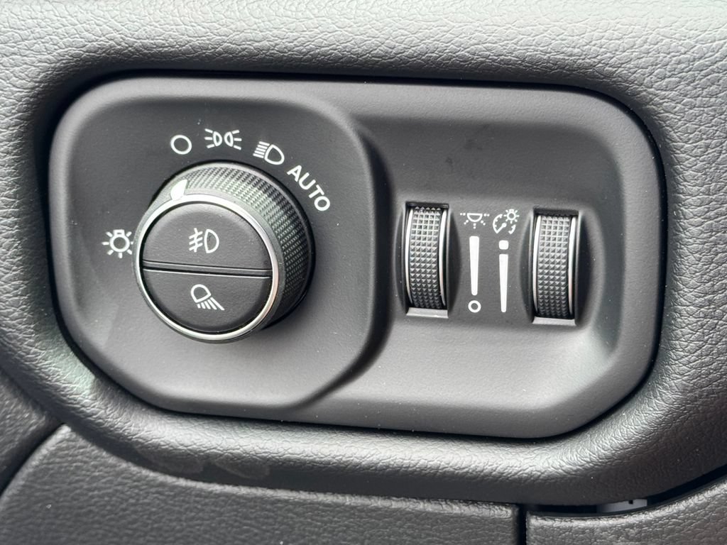 New 2026 RAM 2500 Laramie AWD/4WD image 29
