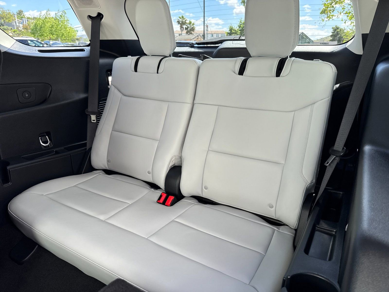 Used 2025 Ford Explorer Platinum w/ Ultimate Package RWD image 18