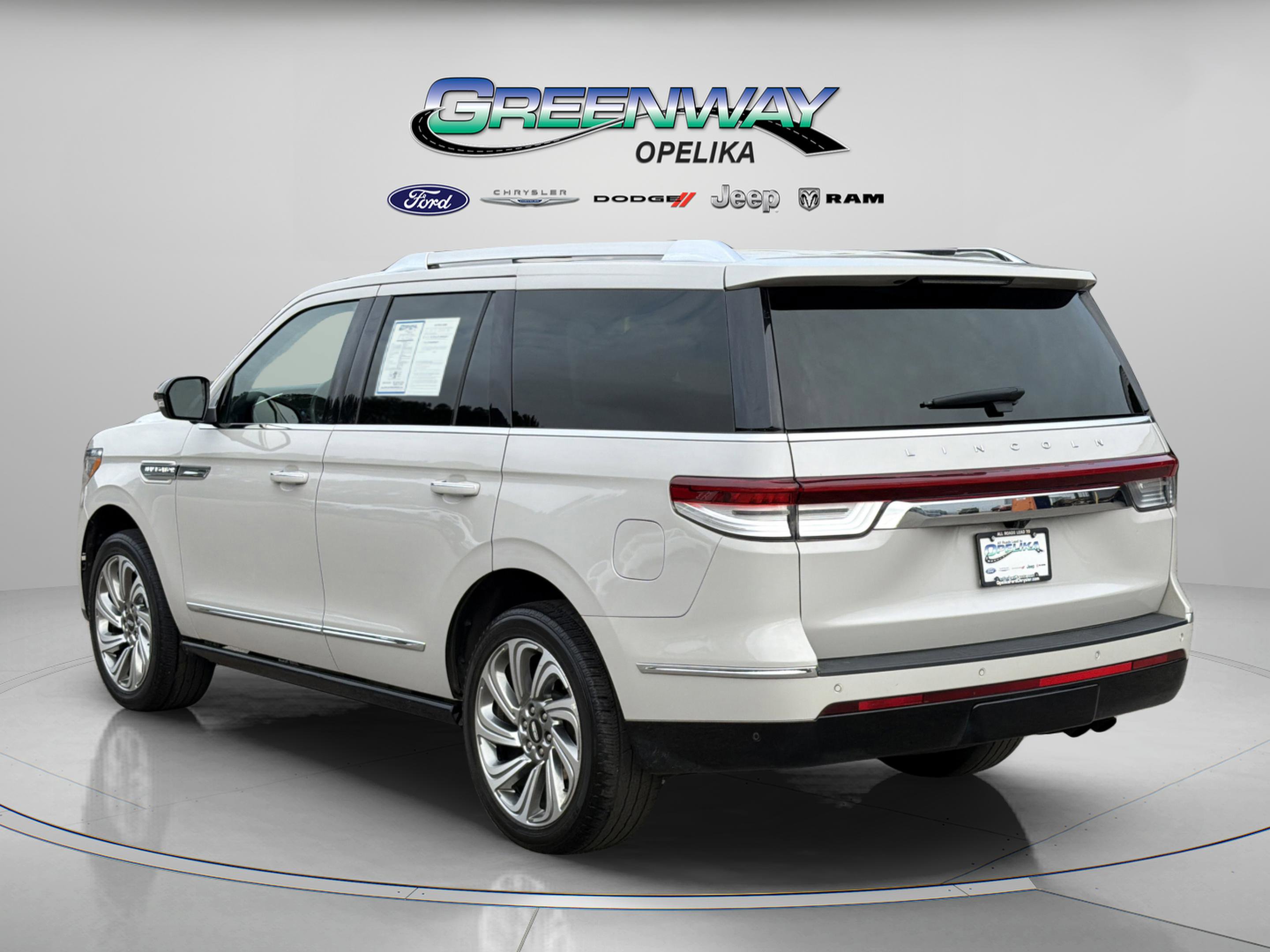 Used 2024 Lincoln Navigator Premiere image 5