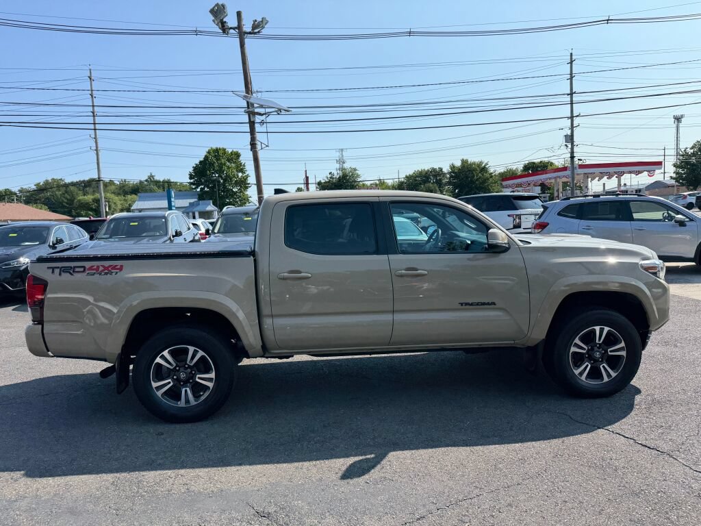 Used 2019 Toyota Tacoma TRD Sport w/ Technology Package AWD/4WD image 8