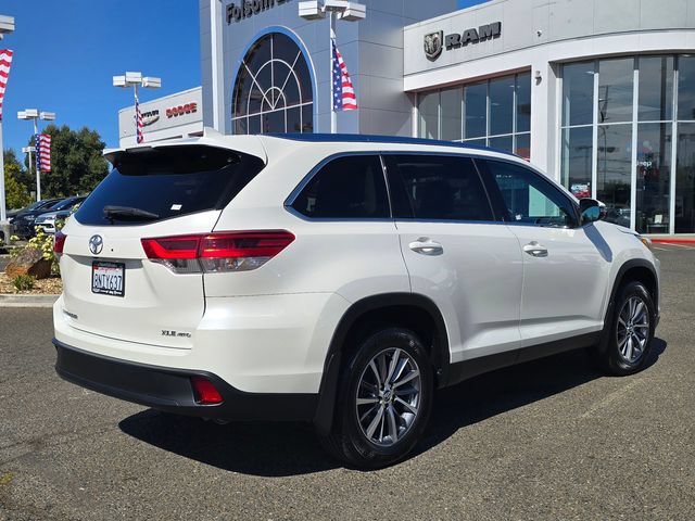 Used 2019 Toyota Highlander XLE AWD/4WD image 4