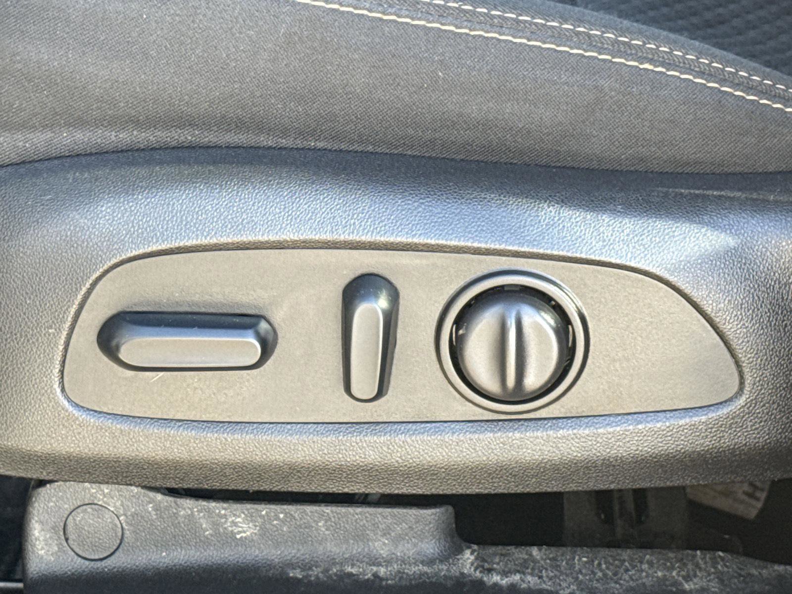 Used 2018 GMC Terrain SLE w/ Driver Convenience Package image 16