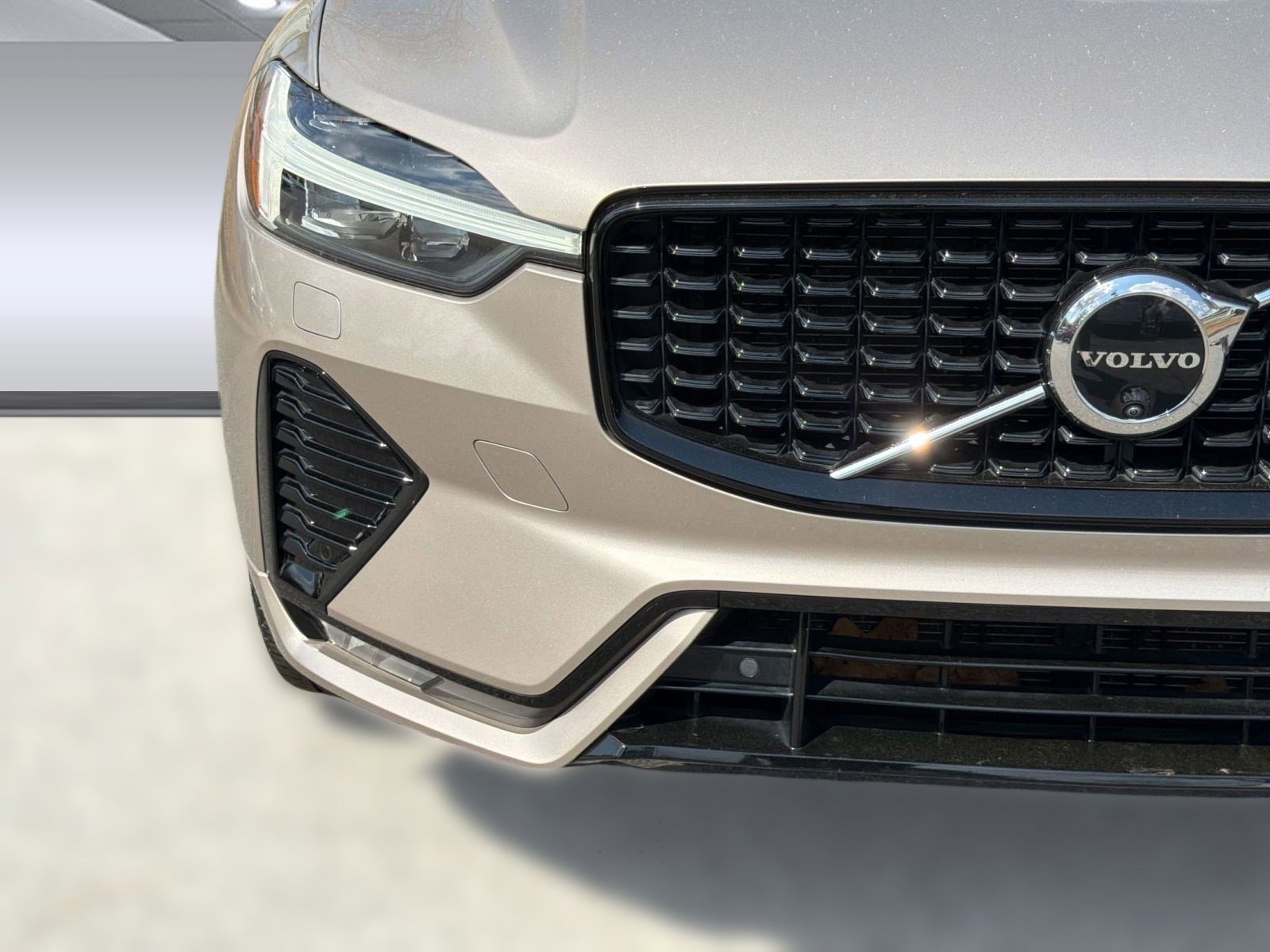 Certified 2024 Volvo XC60 B5 Plus w/ Climate Package AWD/4WD image 11