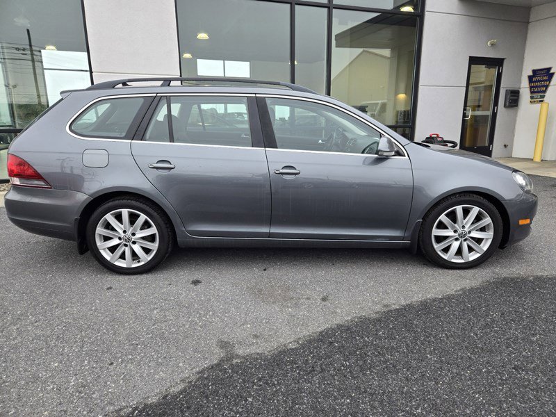 Used 2012 Volkswagen Jetta SportWagen image 2