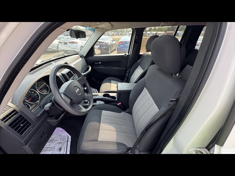 Used 2010 Jeep Liberty Sport w/ Popular Equipment Group AWD/4WD image 11