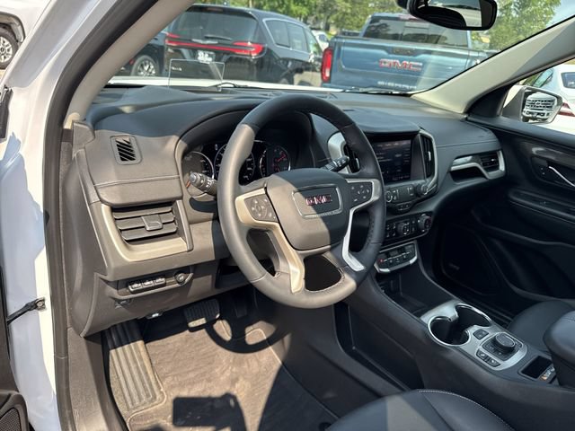 Used 2024 GMC Terrain Denali w/ Denali Premium Package AWD/4WD image 10
