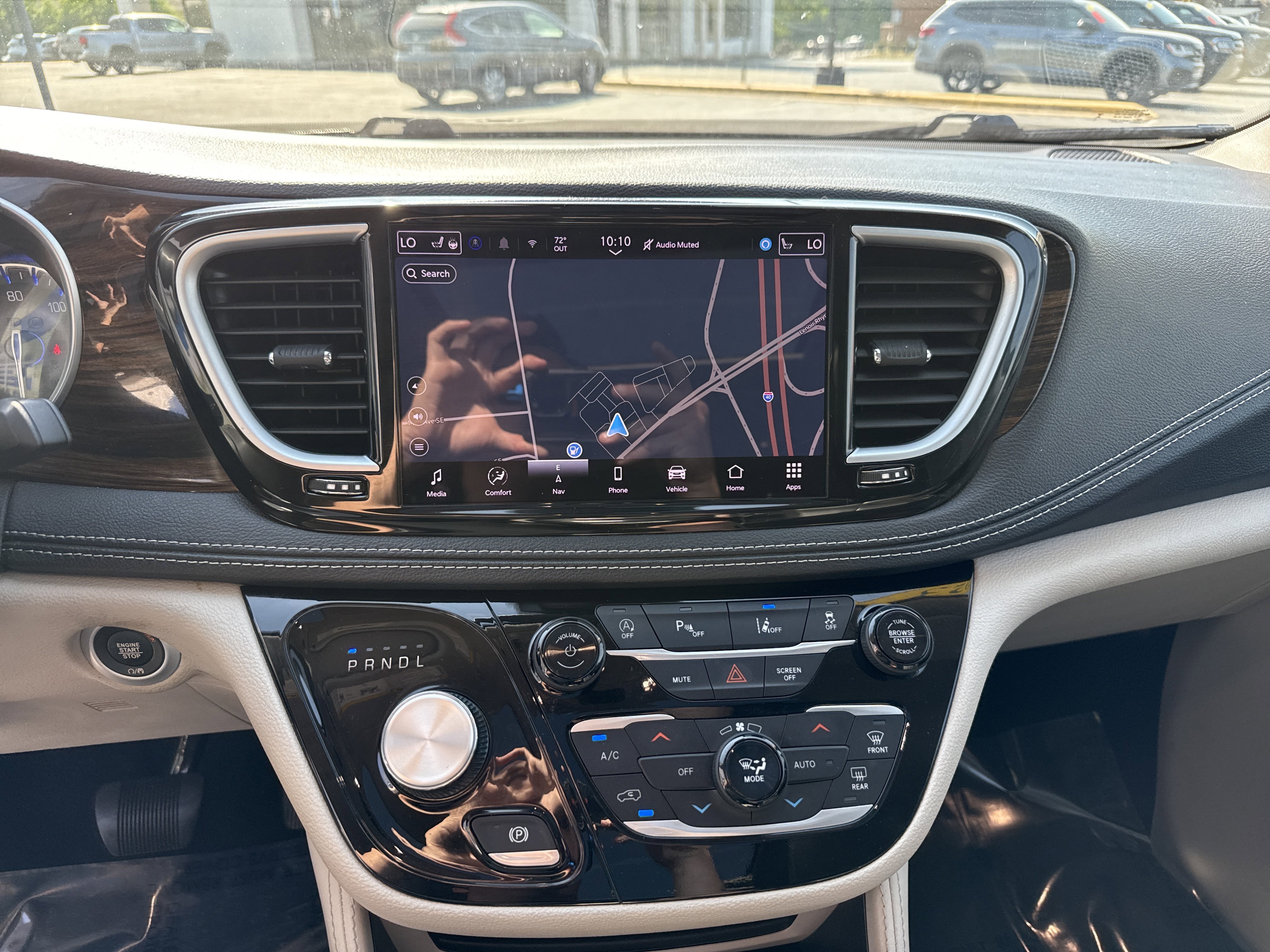 Used 2023 Chrysler Pacifica Limited FWD image 24