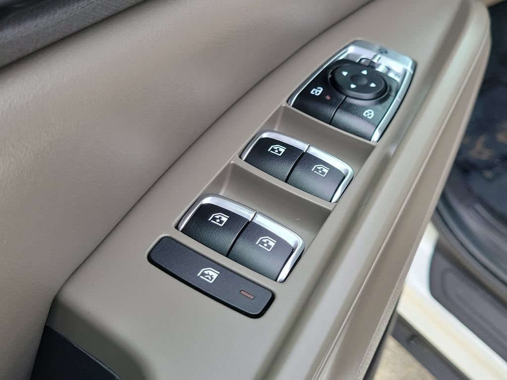 Certified 2025 Kia Carnival EX FWD image 21