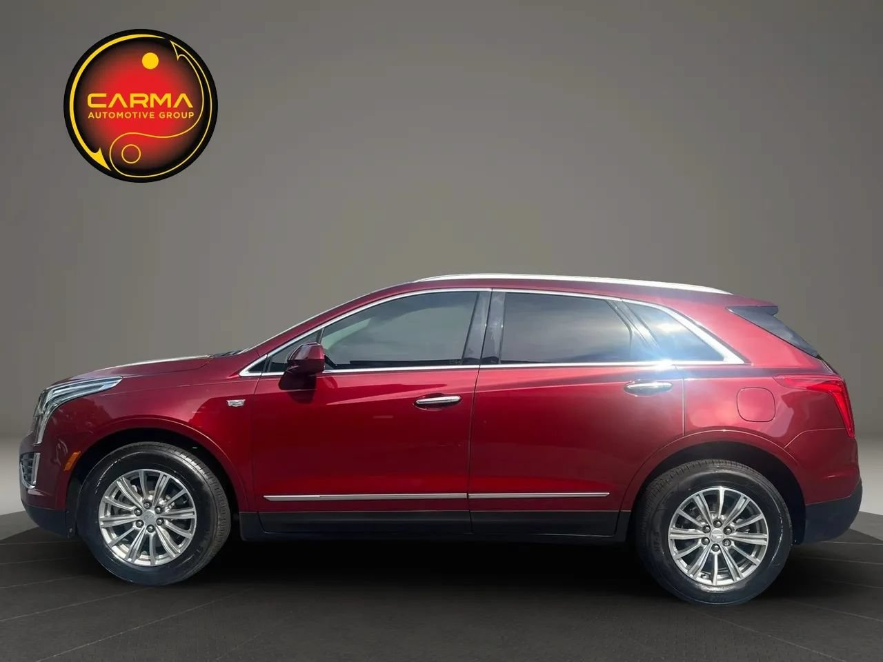 Used 2017 Cadillac XT5 Luxury w/ Driver Awareness Package FWD image 2