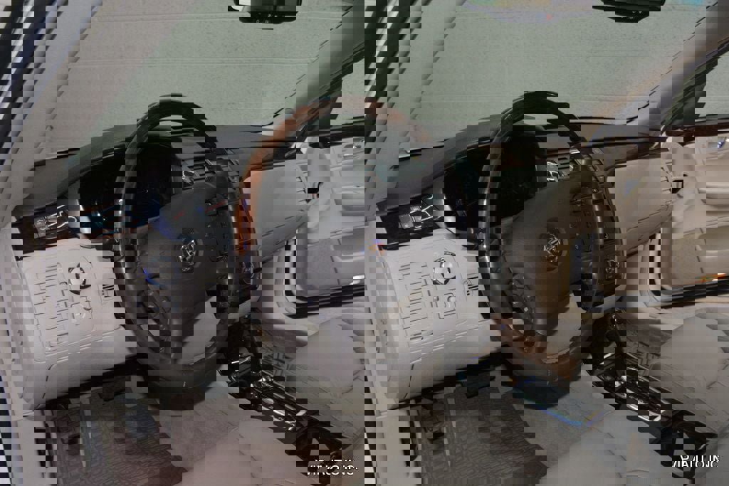 Used 2011 Cadillac DTS Luxury image 11