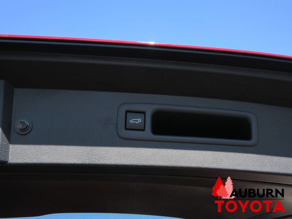 New 2026 Toyota Highlander XLE image 6