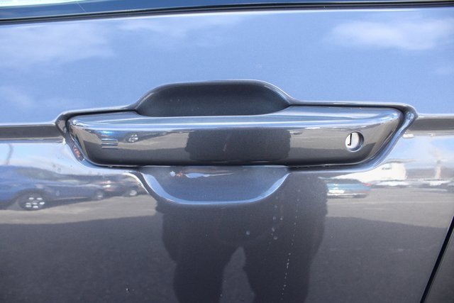 Used 2024 Jeep Grand Cherokee Laredo image 9