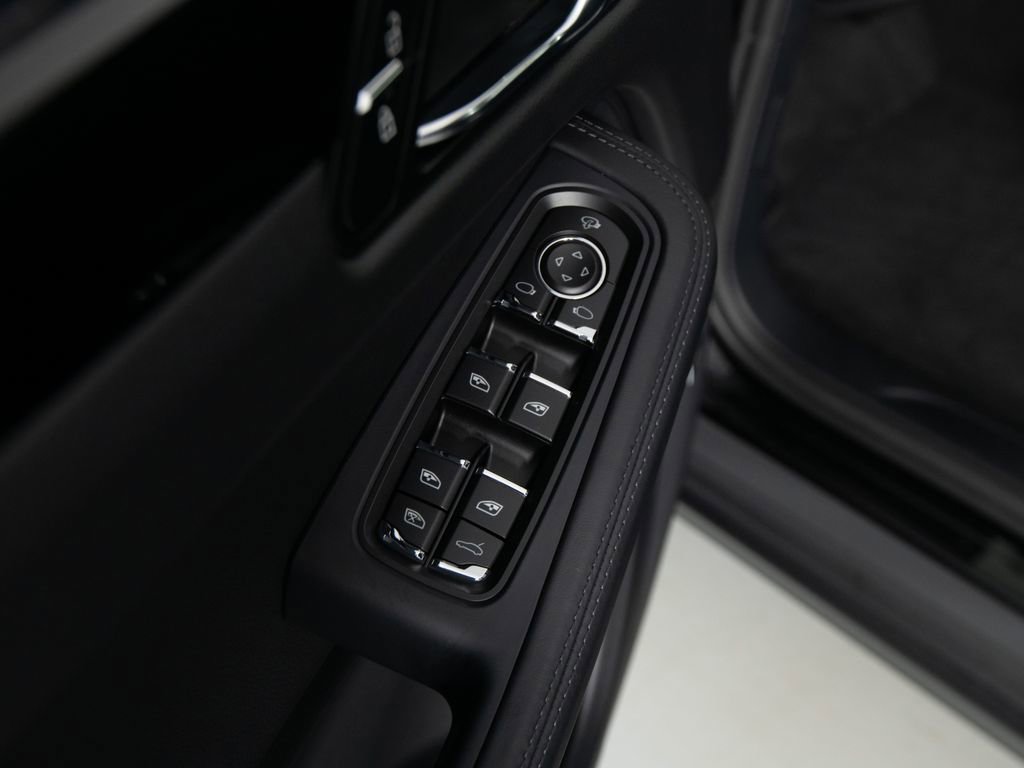 Certified 2026 Porsche Macan AWD/4WD image 20