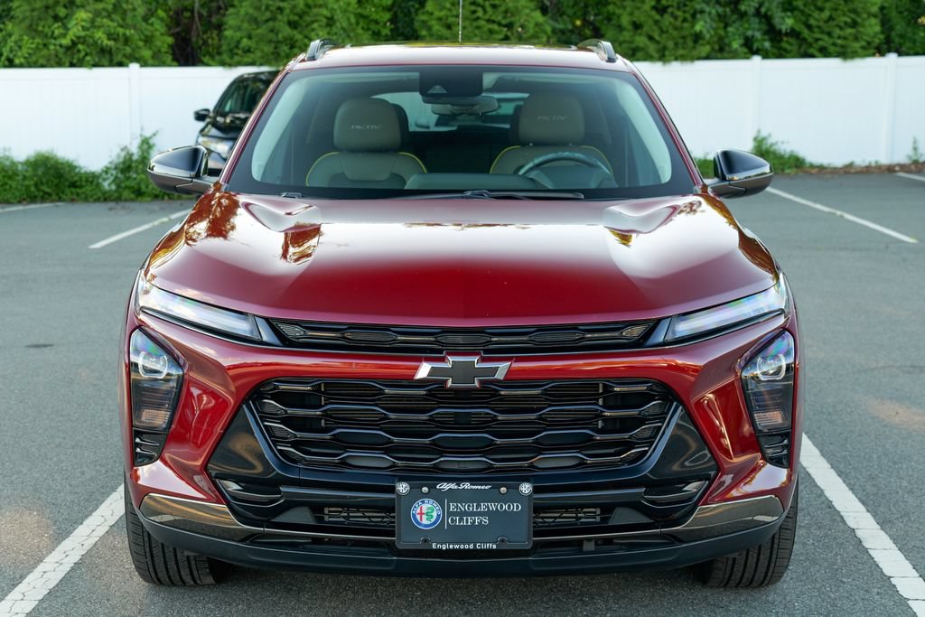 Used 2024 Chevrolet Trax ACTIV w/ Sunroof Package FWD image 2
