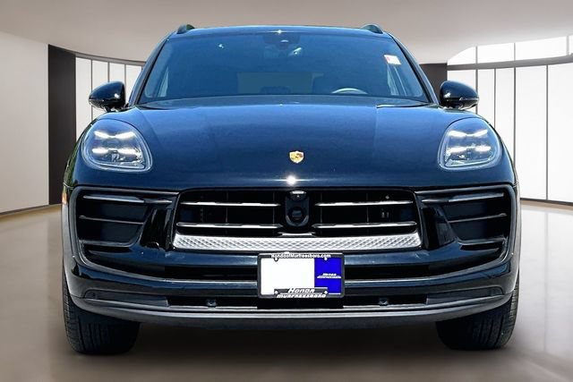Used 2025 Porsche Macan AWD/4WD image 2
