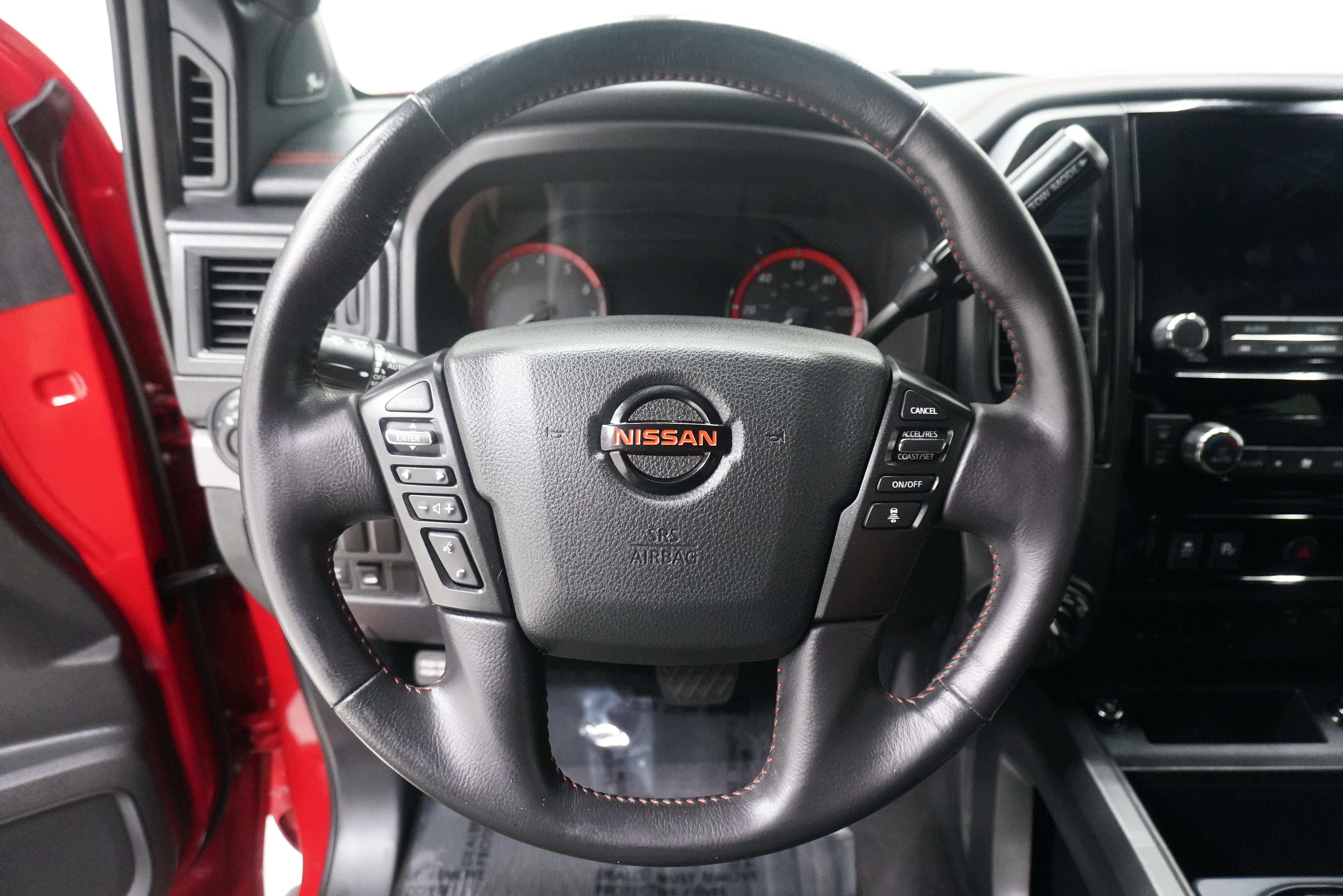 Used 2021 Nissan Titan PRO-4X w/ Pro-4x Convenience Package AWD/4WD image 18
