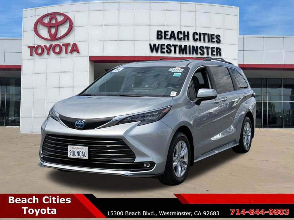 Used 2025 Toyota Sienna XLE w/ XLE Plus Package FWD image 6