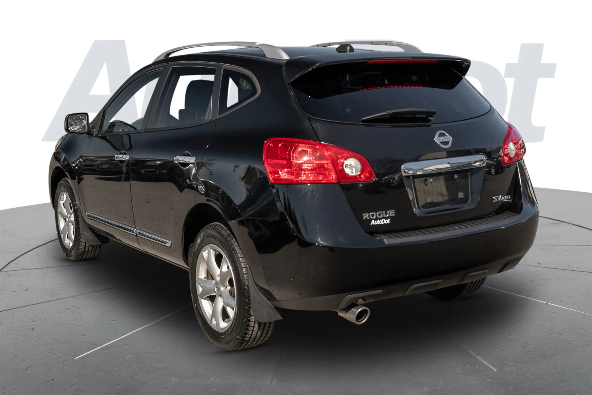 Used 2011 Nissan Rogue SV image 2