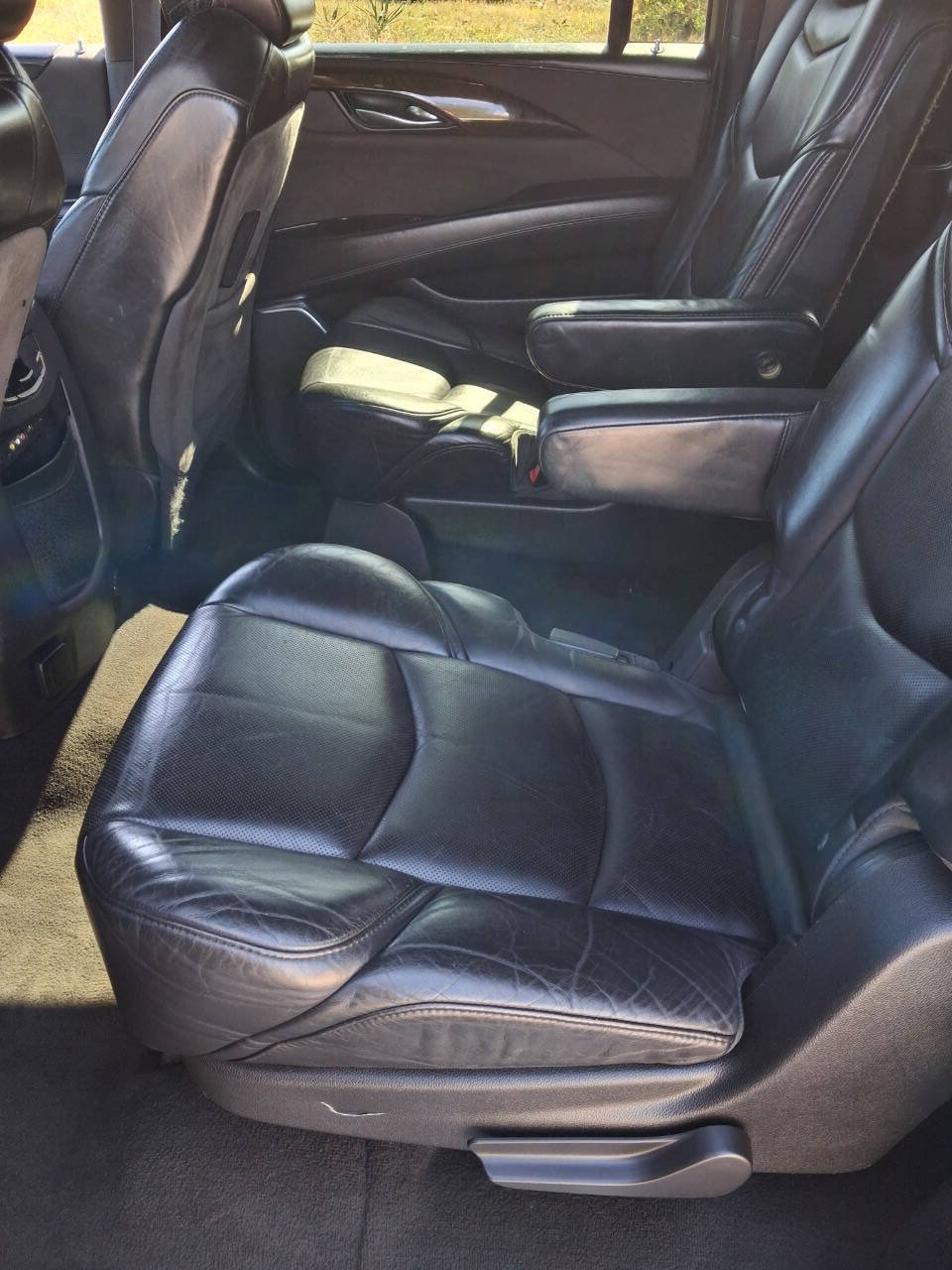 Used 2015 Cadillac Escalade ESV Platinum AWD/4WD image 10