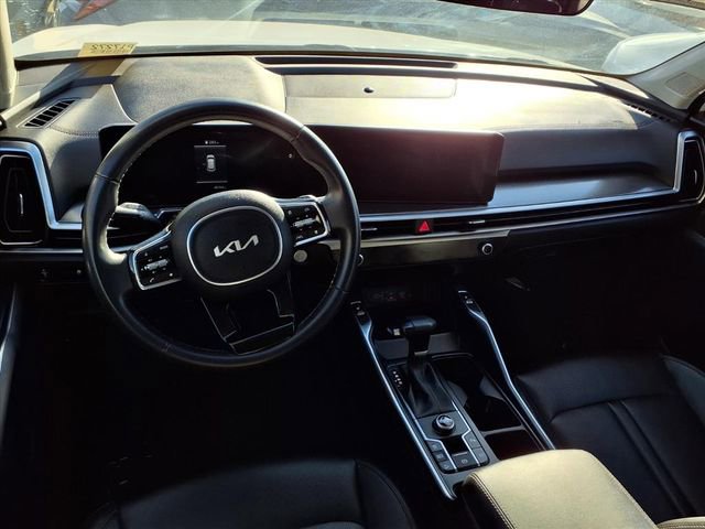 Used 2024 Kia Sorento S image 9