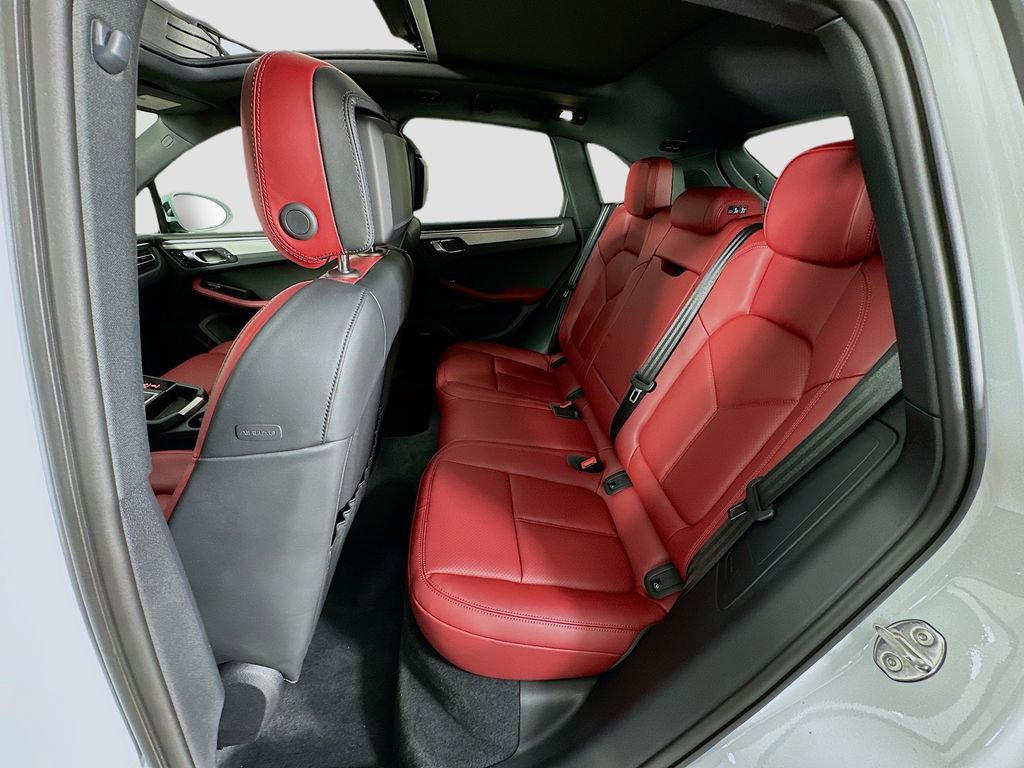 Certified 2025 Porsche Macan AWD/4WD image 24