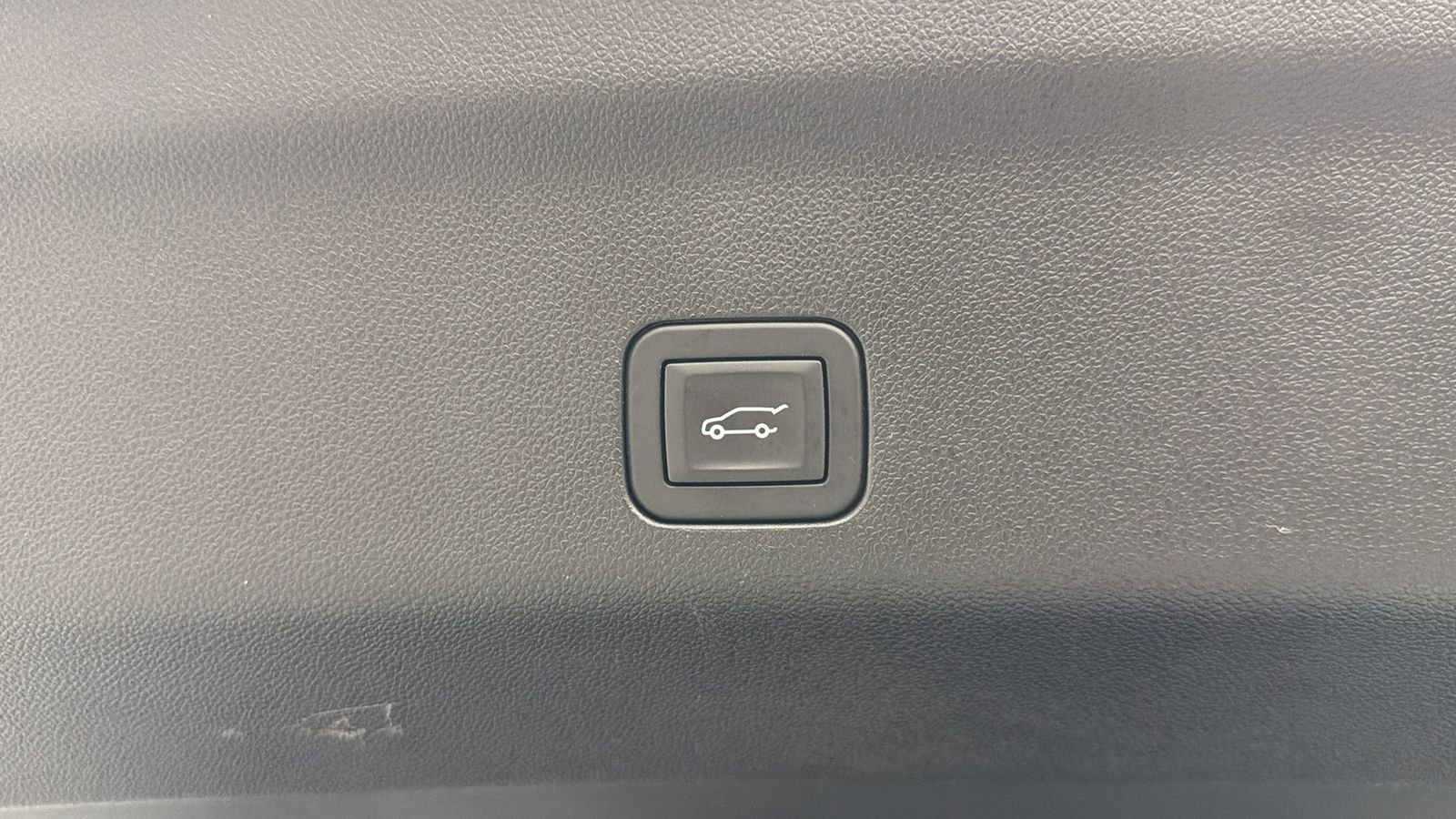 Used 2025 Chevrolet Suburban High Country image 14