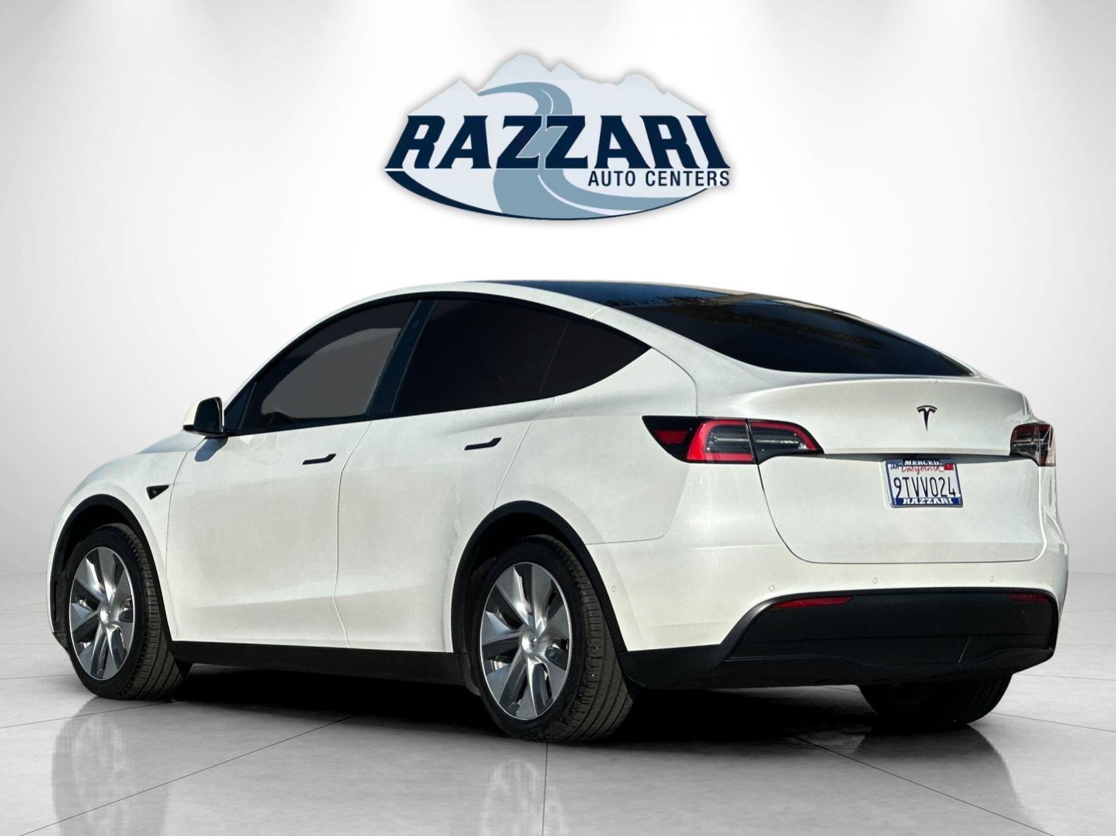 Used 2021 Tesla Model Y Standard Range image 5