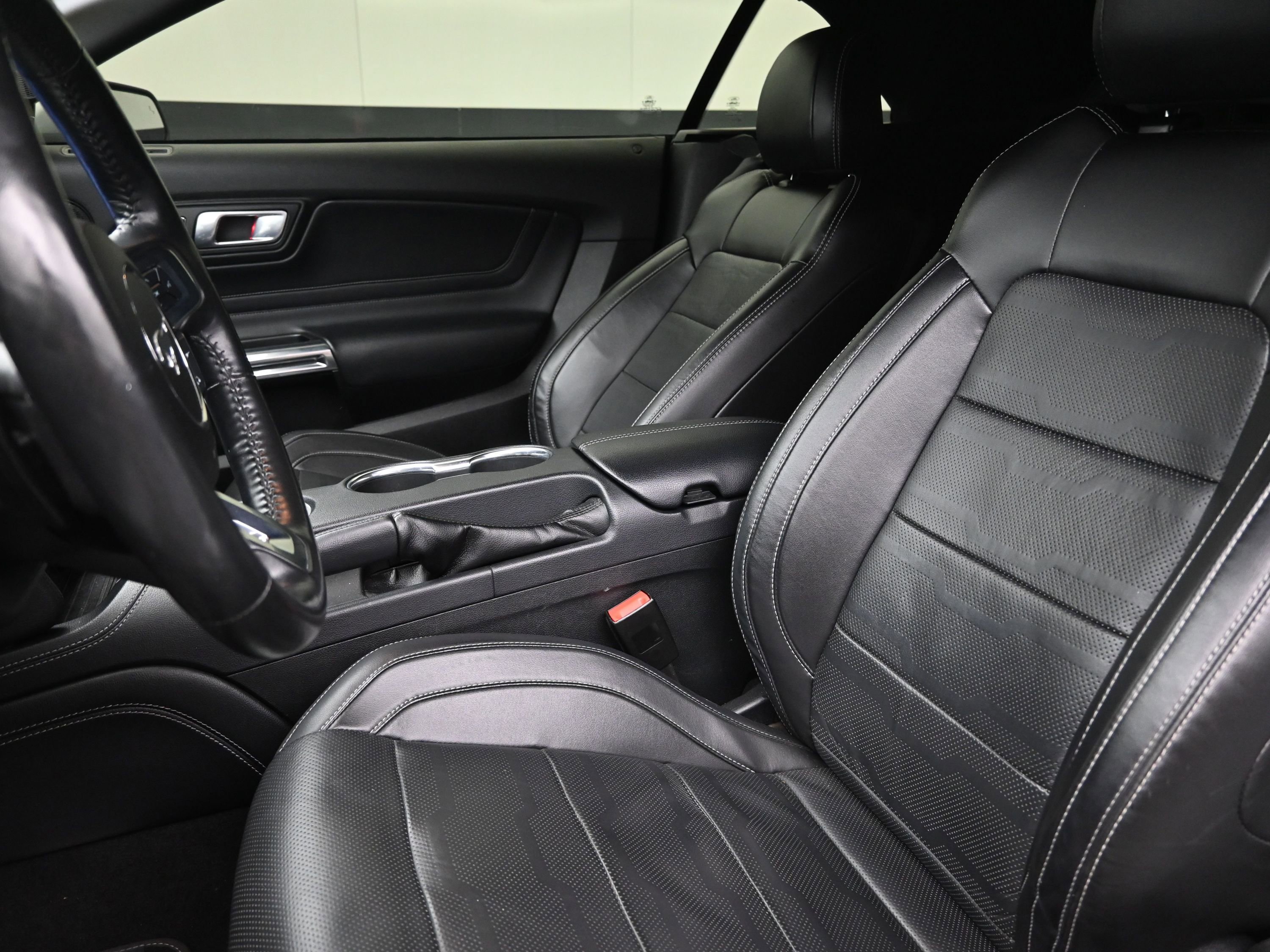 Used 2022 Ford Mustang GT Premium w/ Equipment Group 401A RWD image 11