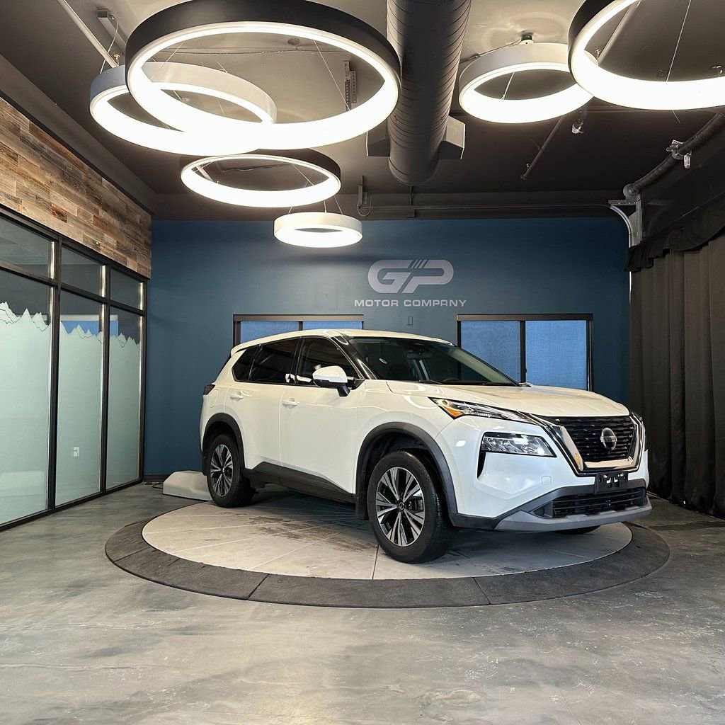 Used 2021 Nissan Rogue SV image 1