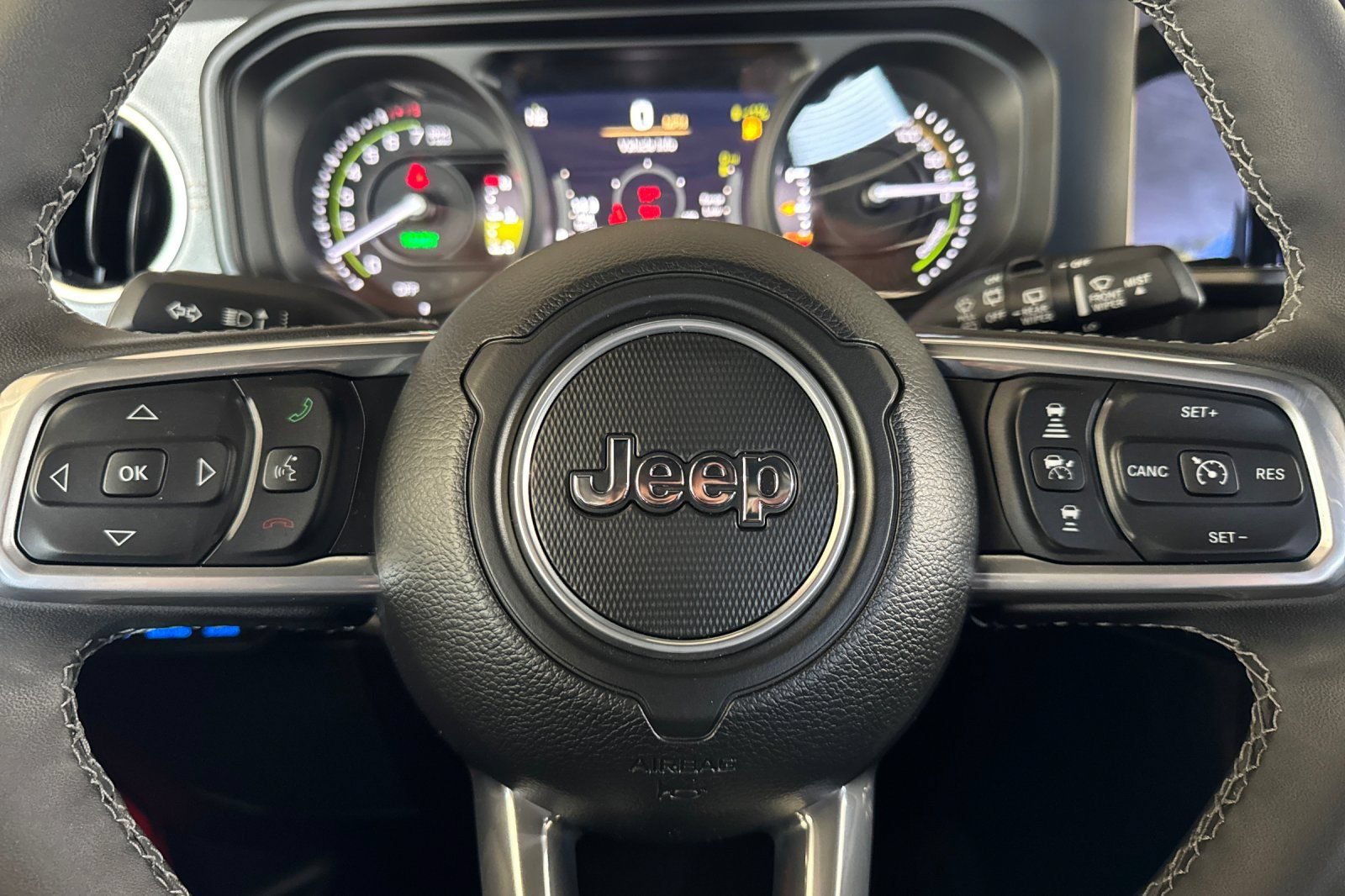 Used 2025 Jeep Wrangler Unlimited Sahara w/ Safety Group AWD/4WD image 23
