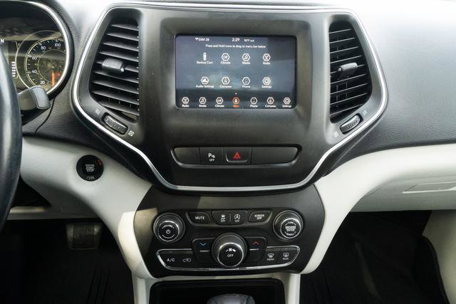 Used 2020 Jeep Cherokee Latitude Plus image 18