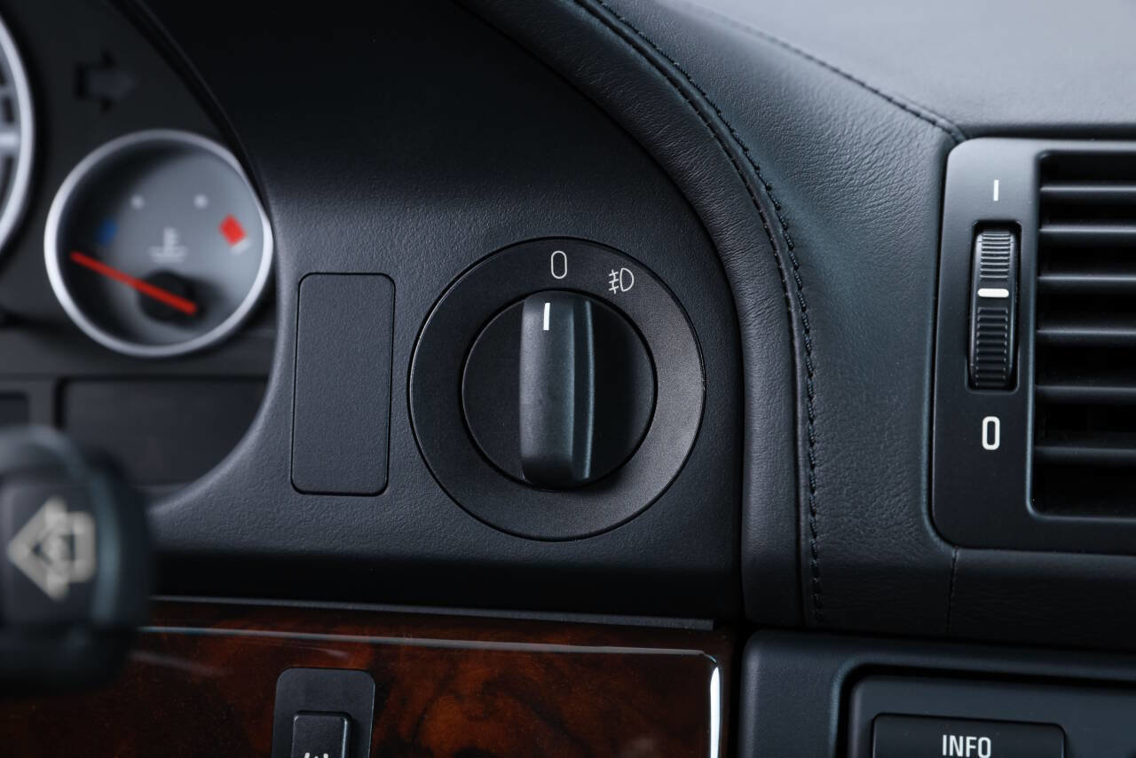 Used 2003 BMW M5 image 56