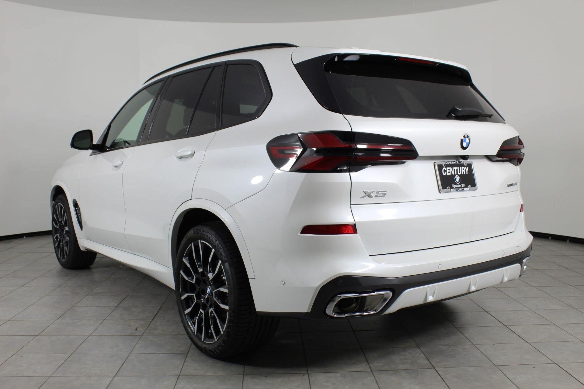 Used 2026 BMW X5 xDrive40i w/ M Sport Package AWD/4WD image 3