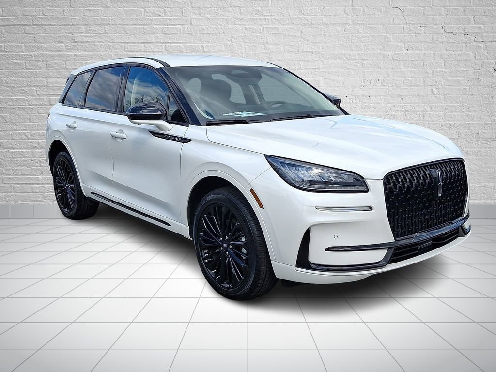 Used 2023 Lincoln Corsair AWD w/ Equipment Group 101A image 3