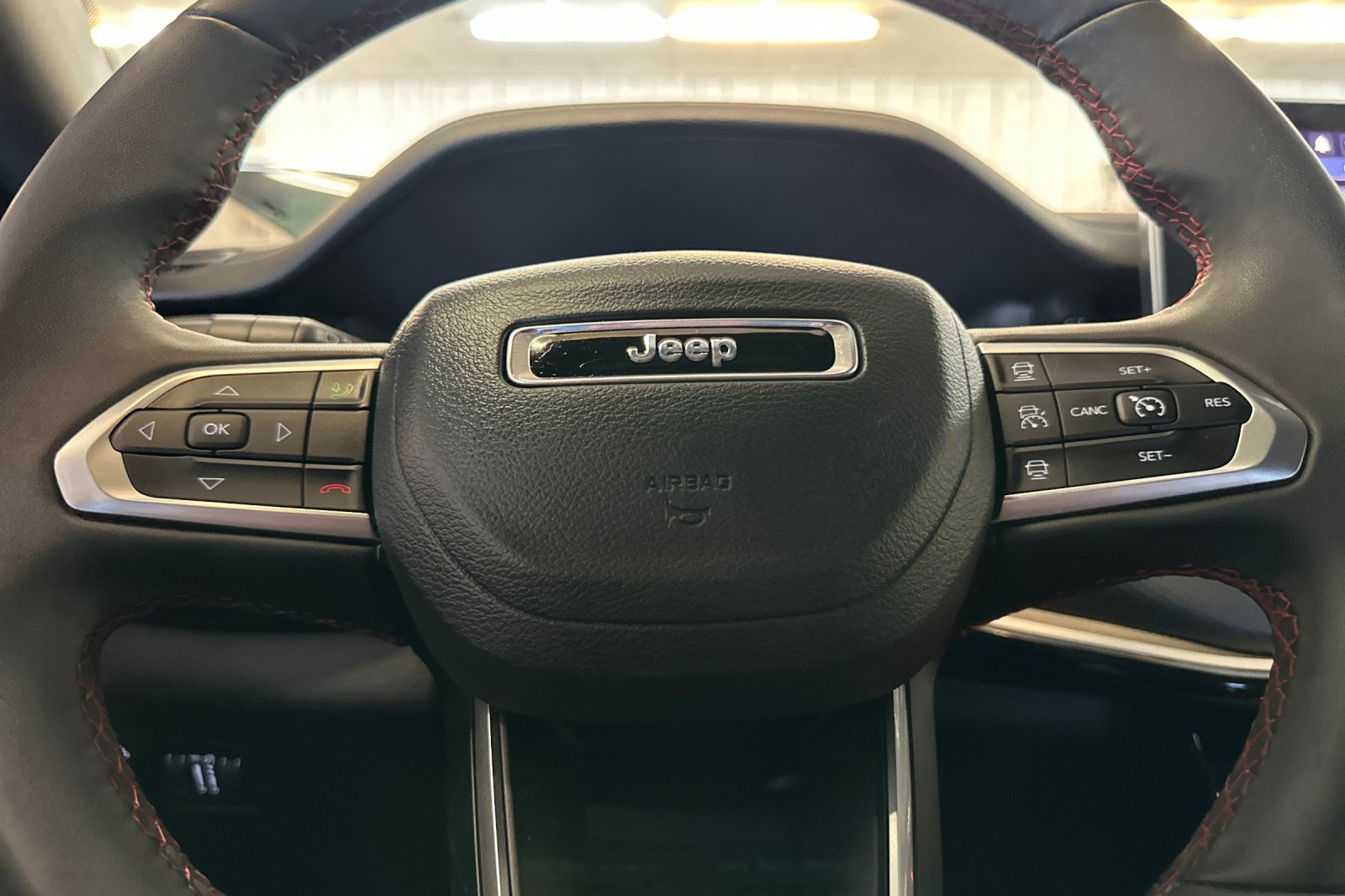 Used 2025 Jeep Compass Trailhawk AWD/4WD image 23