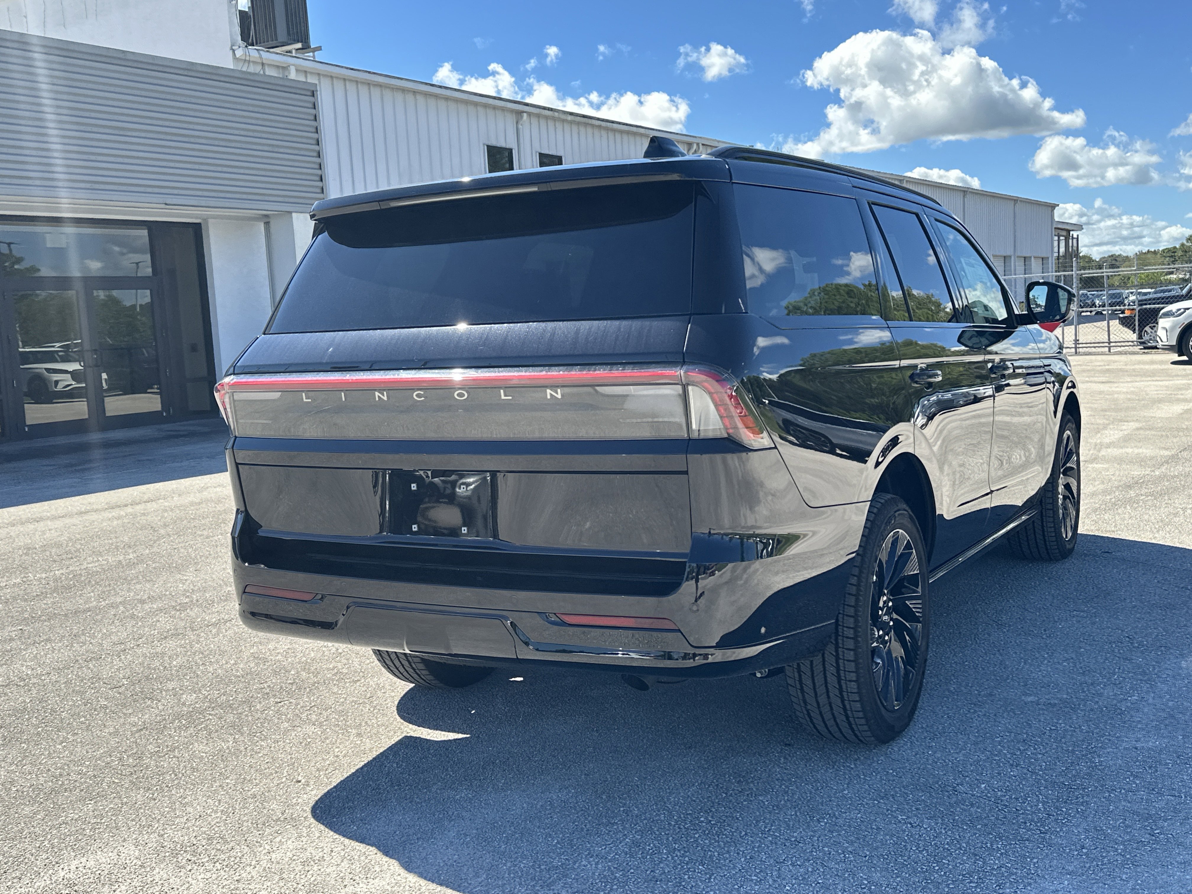 New 2025 Lincoln Navigator Reserve image 6