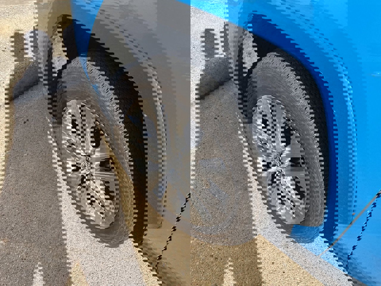 Used 2019 Toyota RAV4 XLE Premium w/ Carpet Mat Package image 9