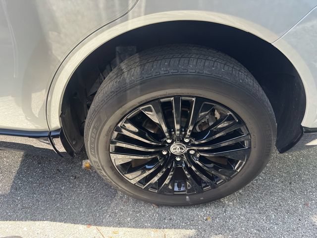 Used 2023 Toyota Venza Nightshade AWD/4WD image 6