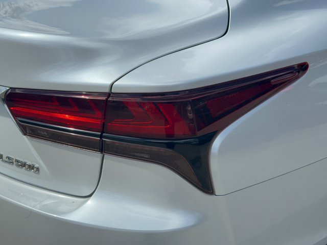 Used 2023 Lexus LS 500 w/ Accessory Package (Z2) RWD image 10