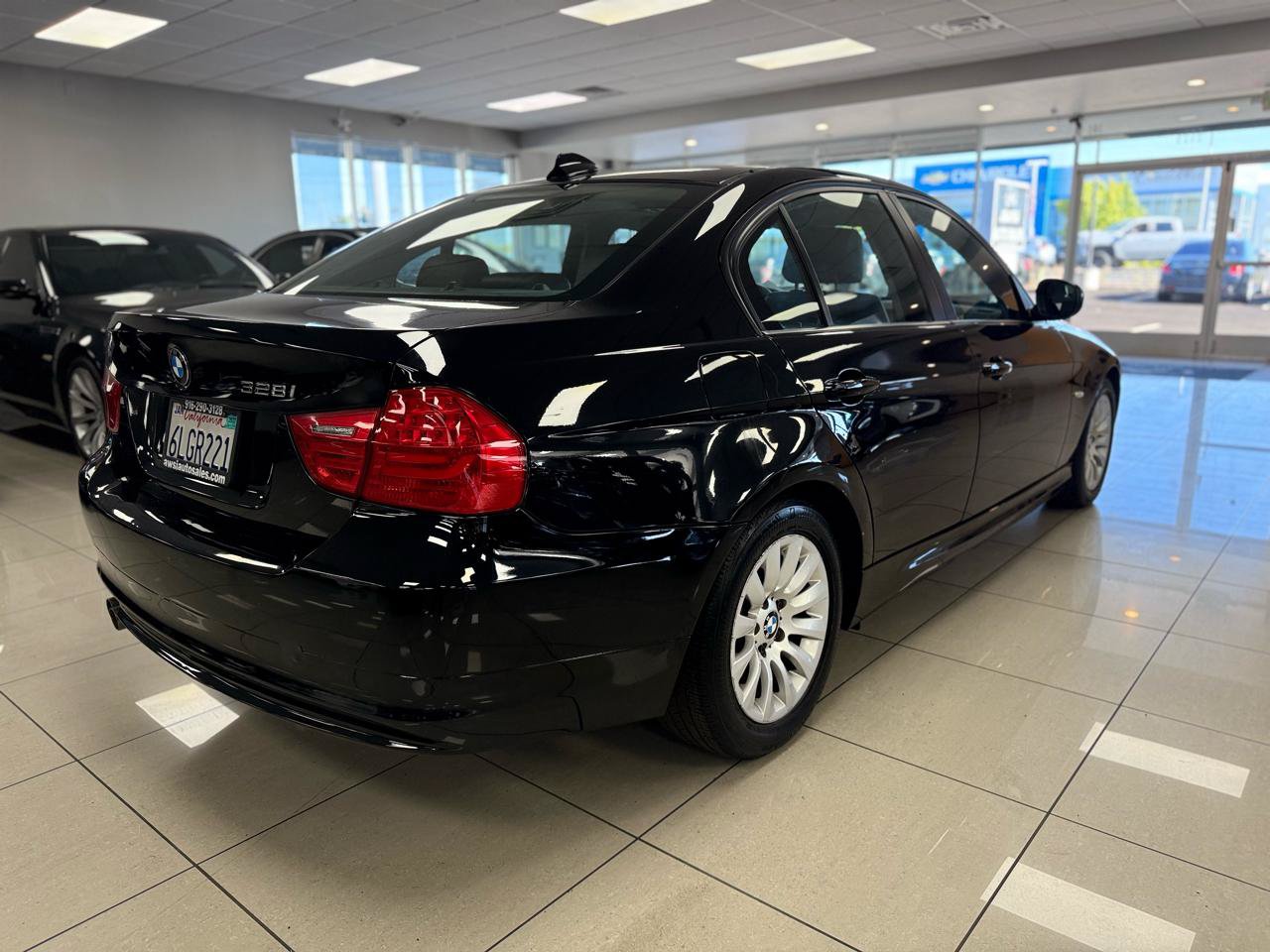 Used 2009 BMW 328i Sedan RWD image 3