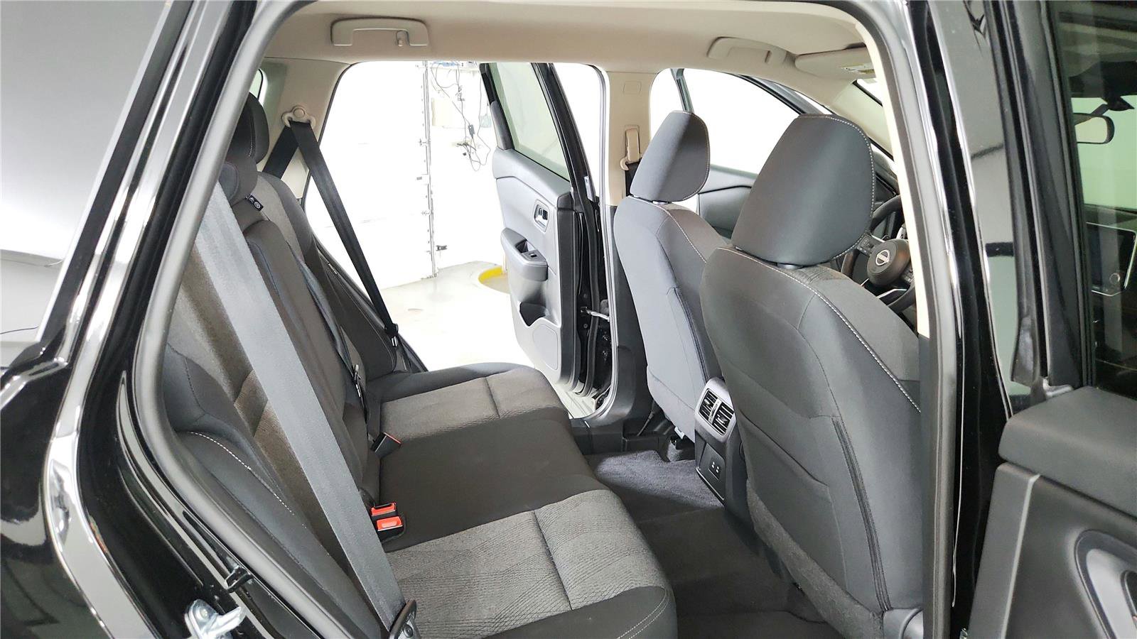 Used 2024 Nissan Rogue SV image 18