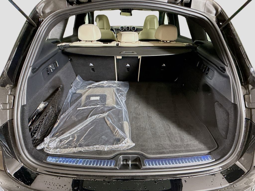Used 2024 Mercedes-Benz GLC 300 4MATIC image 25