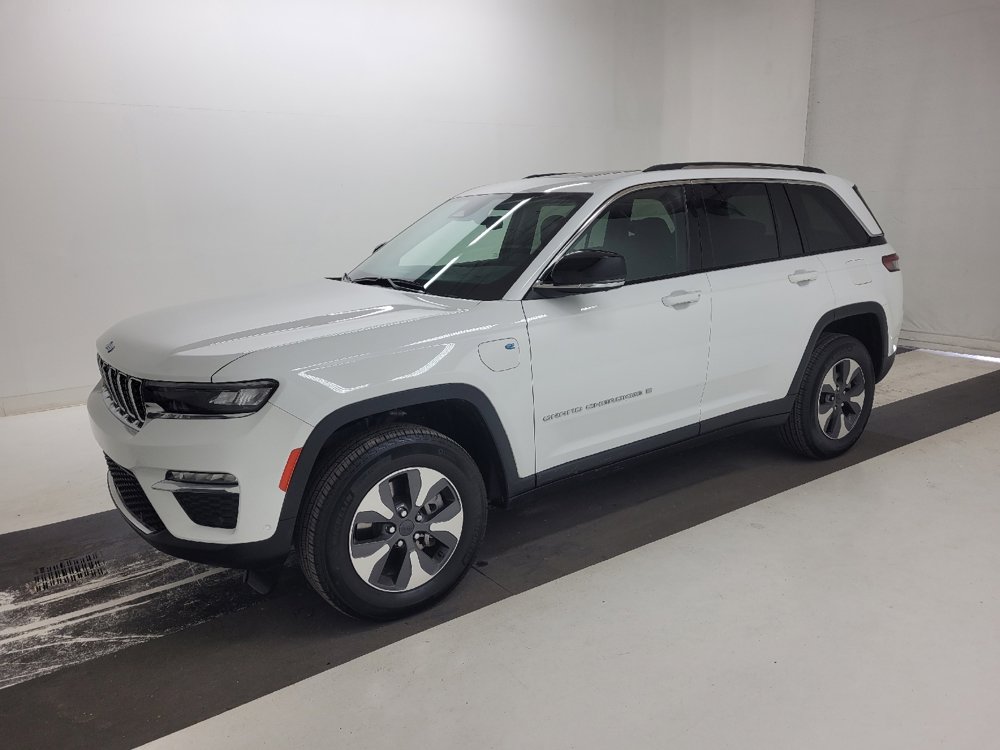 Used 2022 Jeep Grand Cherokee Limited 4xe w/ Luxury Tech Group II image 2