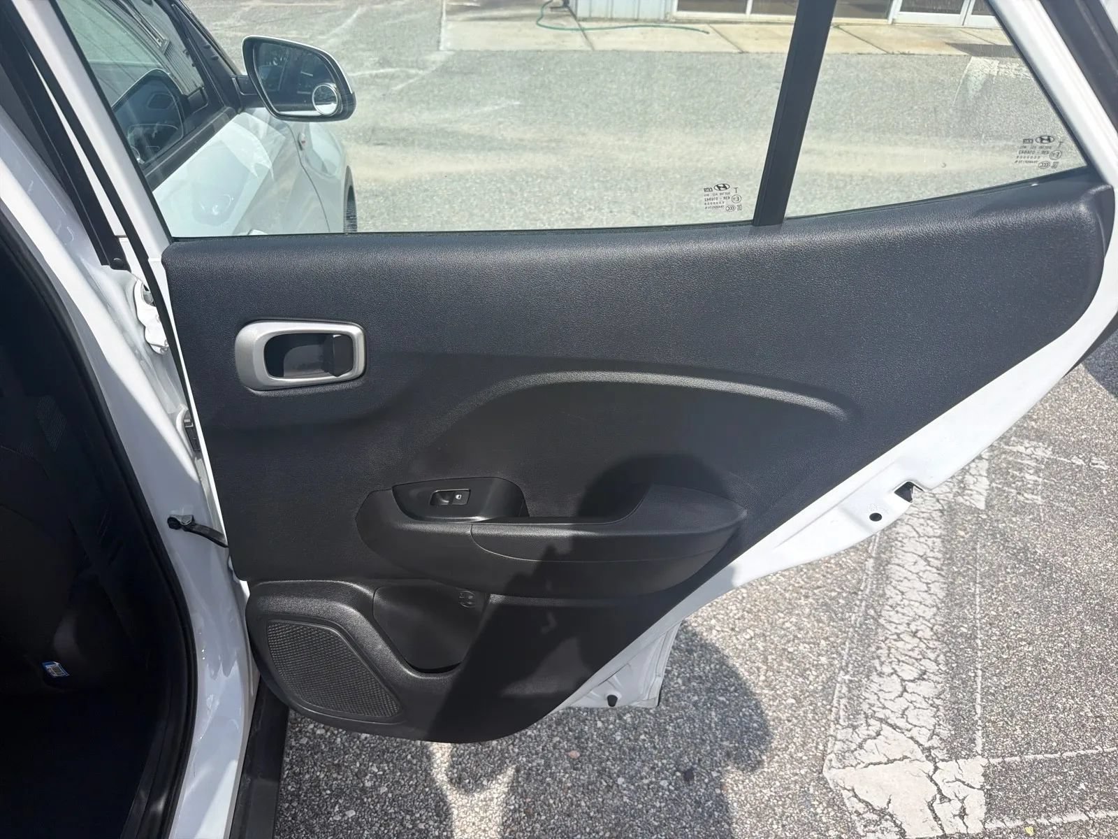 Used 2020 Hyundai Venue SEL FWD image 18