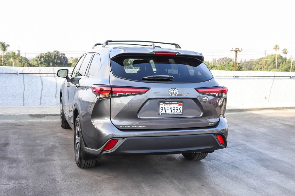 Used 2022 Toyota Highlander XLE FWD image 7