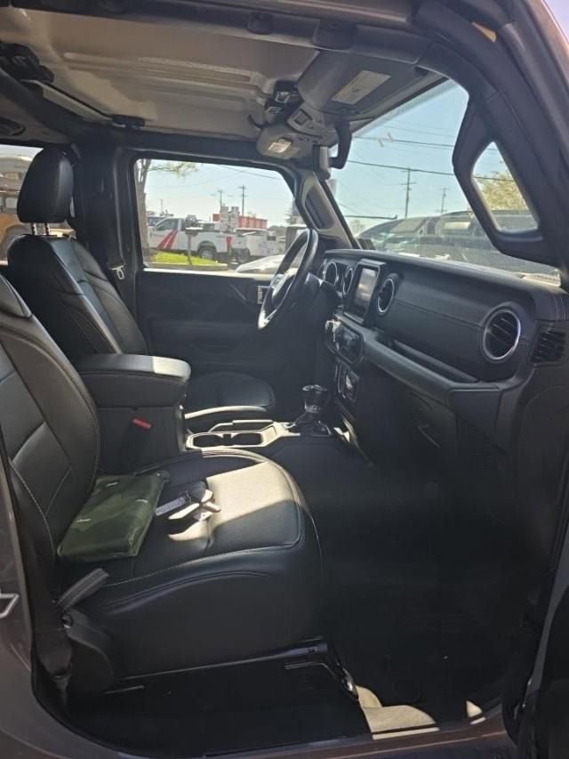 Used 2023 Jeep Wrangler Unlimited Sahara w/ Cold Weather Group AWD/4WD image 17