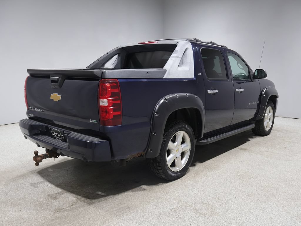 Used 2008 Chevrolet Avalanche LTZ w/ LTZ Preferred Equipment Group AWD/4WD image 2