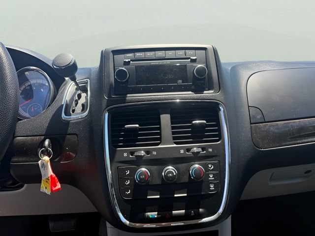 Used 2016 Dodge Grand Caravan American Value Package FWD image 13