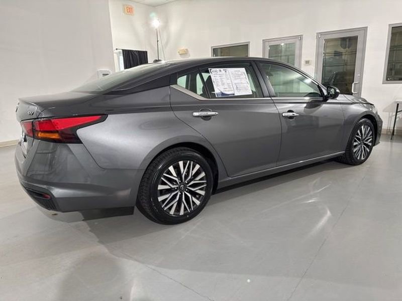Used 2024 Nissan Altima 2.5 SV image 15
