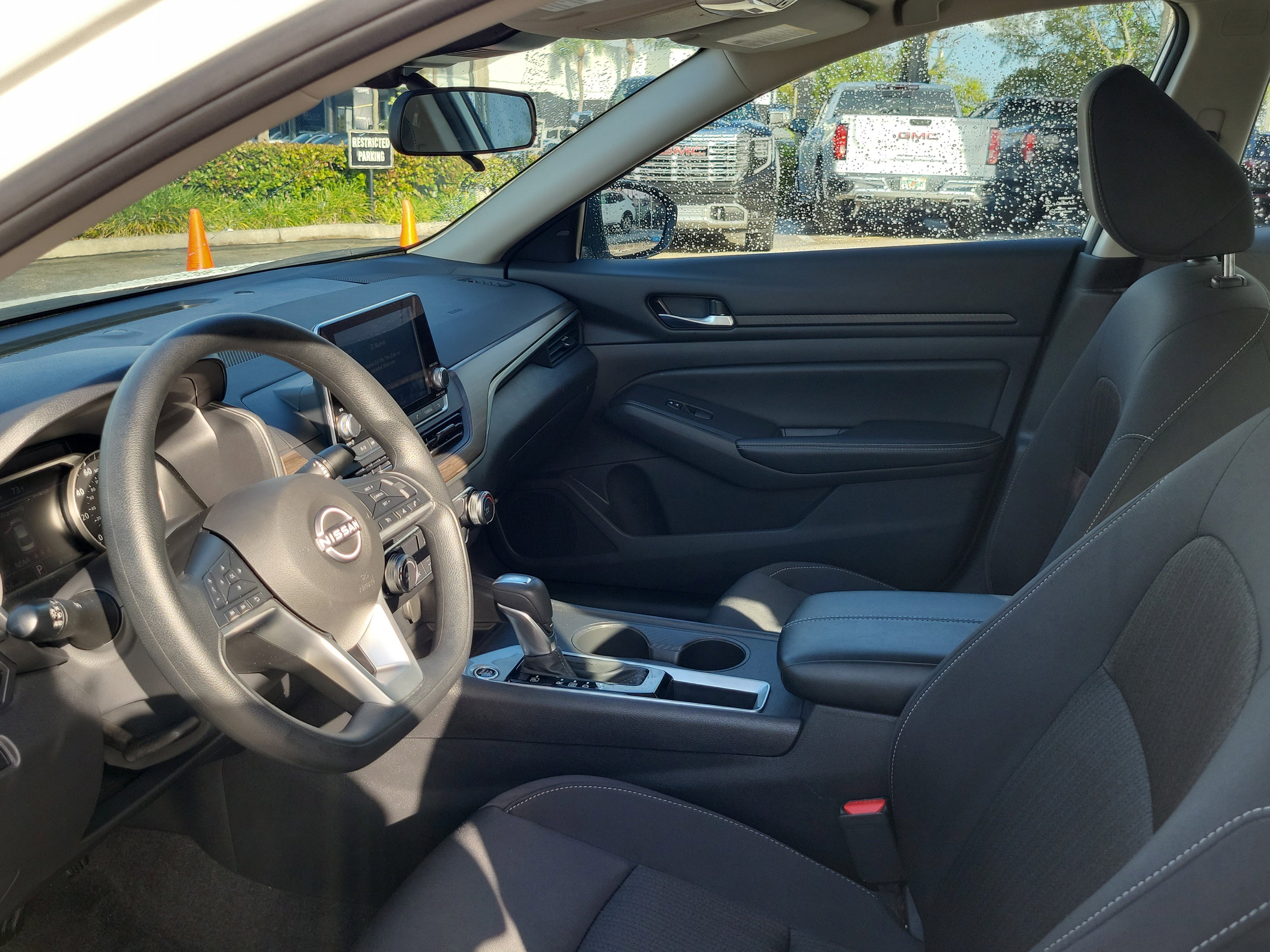 Used 2025 Nissan Altima 2.5 SV image 11